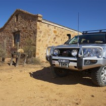 Pare chocs Winch Bar VDJ200 ARB : acier robuste, prêt 4x4